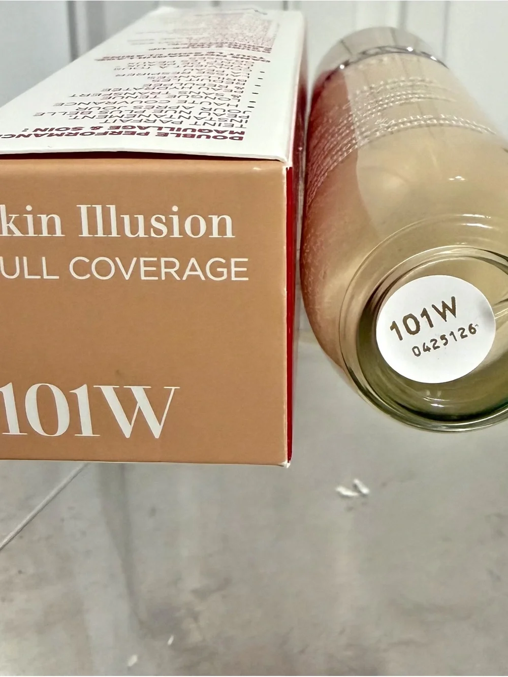 CLARINS Skin Illusion Full Coverage Foundation Light Beige 101W ~ New in Box - Picture 4 of 8